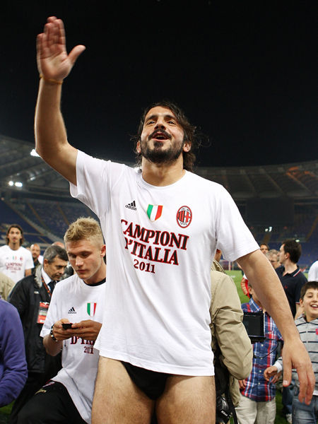 U17世界杯：奥地利2-0九人意大利晋级决赛，莫泽双响（U17世界杯：奥地利2-0力克9人意大利挺进决赛，莫泽梅开二度）