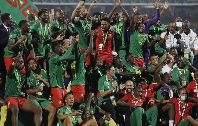 亚特兰大0-3萨索洛遭遇联赛7轮不胜，贝拉尔迪两射一传（贝拉尔迪梅开二度+送助攻，萨索洛3-0击退亚特兰大，后者联赛7轮未胜）