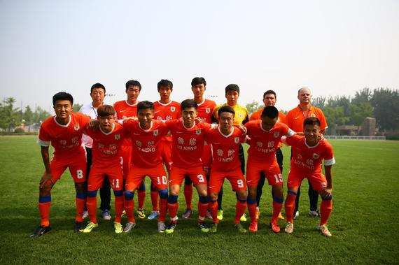 博洛尼亚门将斯科鲁普斯基：守门员首先必须会扑救，脚法其次（博洛尼亚门将斯科鲁普斯基：门将首要是扑救，脚下技术居次）